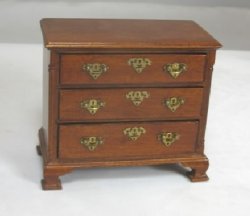 Tudor 3-Drawer Dresser